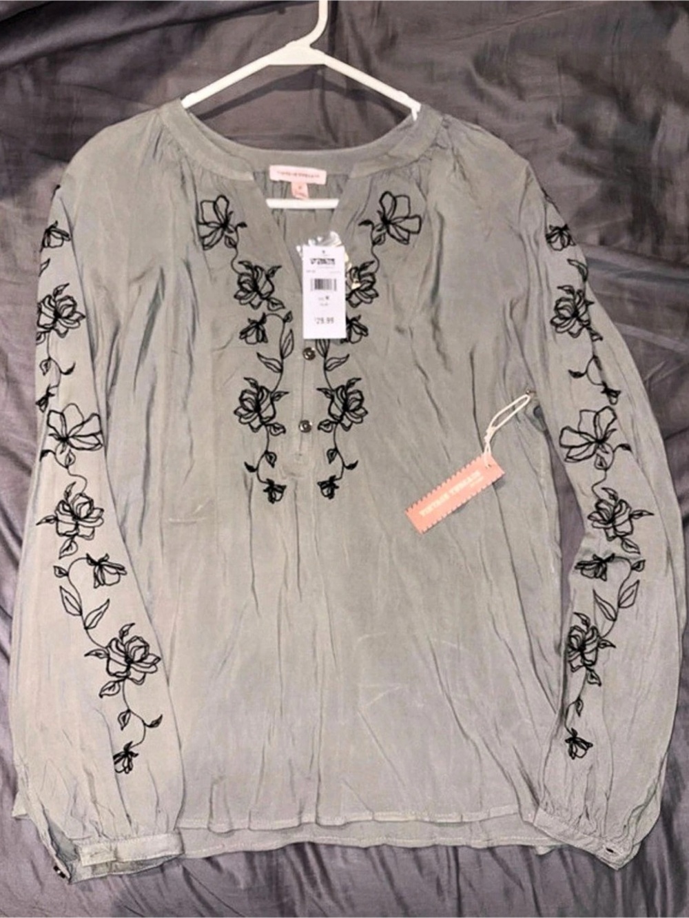 Floral Embroidered Blouse in Gray Size Medium NWT